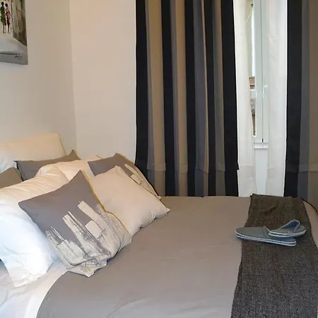 Chiaia 216 Bed & Breakfast Neapol