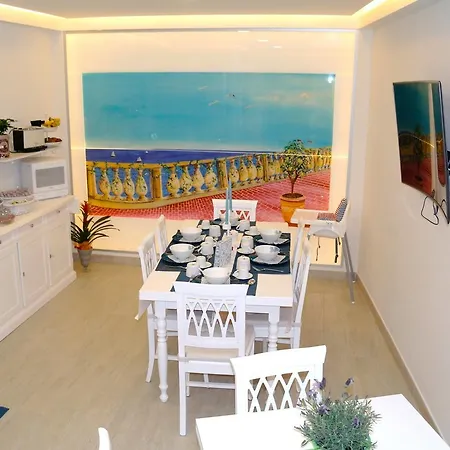 Chiaia 216 Bed & Breakfast Naples
