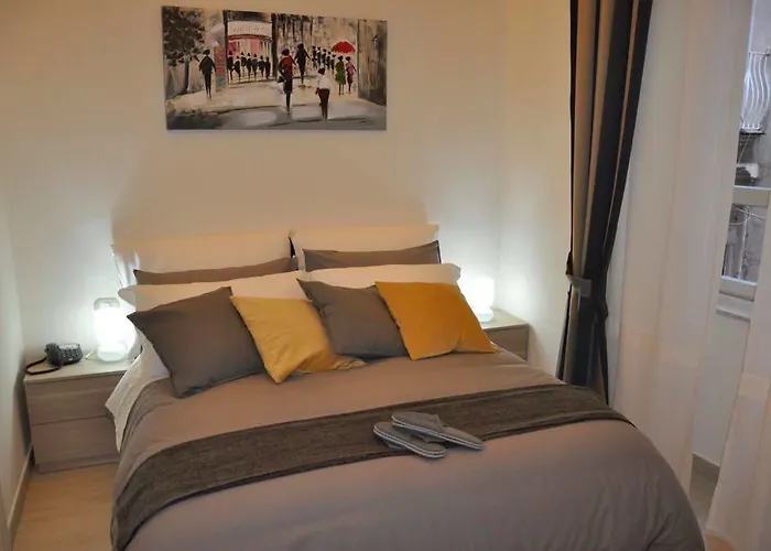 Chiaia 216 Bed & Breakfast 4*