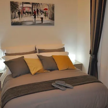 Chiaia 216 Bed & Breakfast 4*